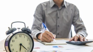廣州企業(yè)法律顧問(wèn)談不定時(shí)工作制加班有無(wú)加班費　　